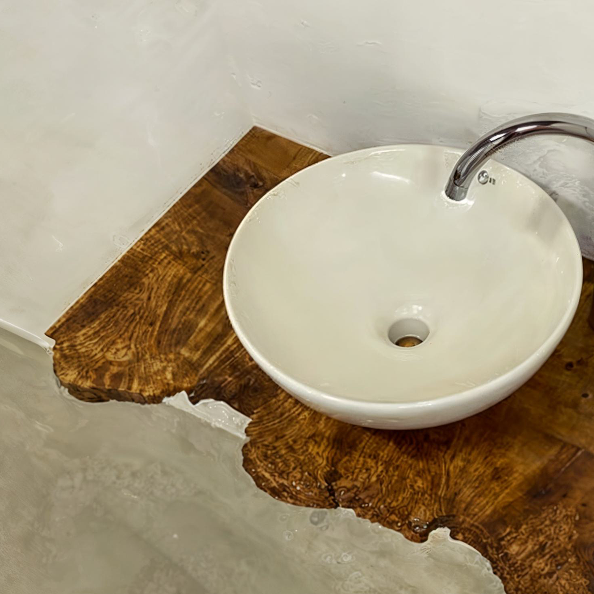 Solid Rustic Bathroom Shelf SINLBRV010